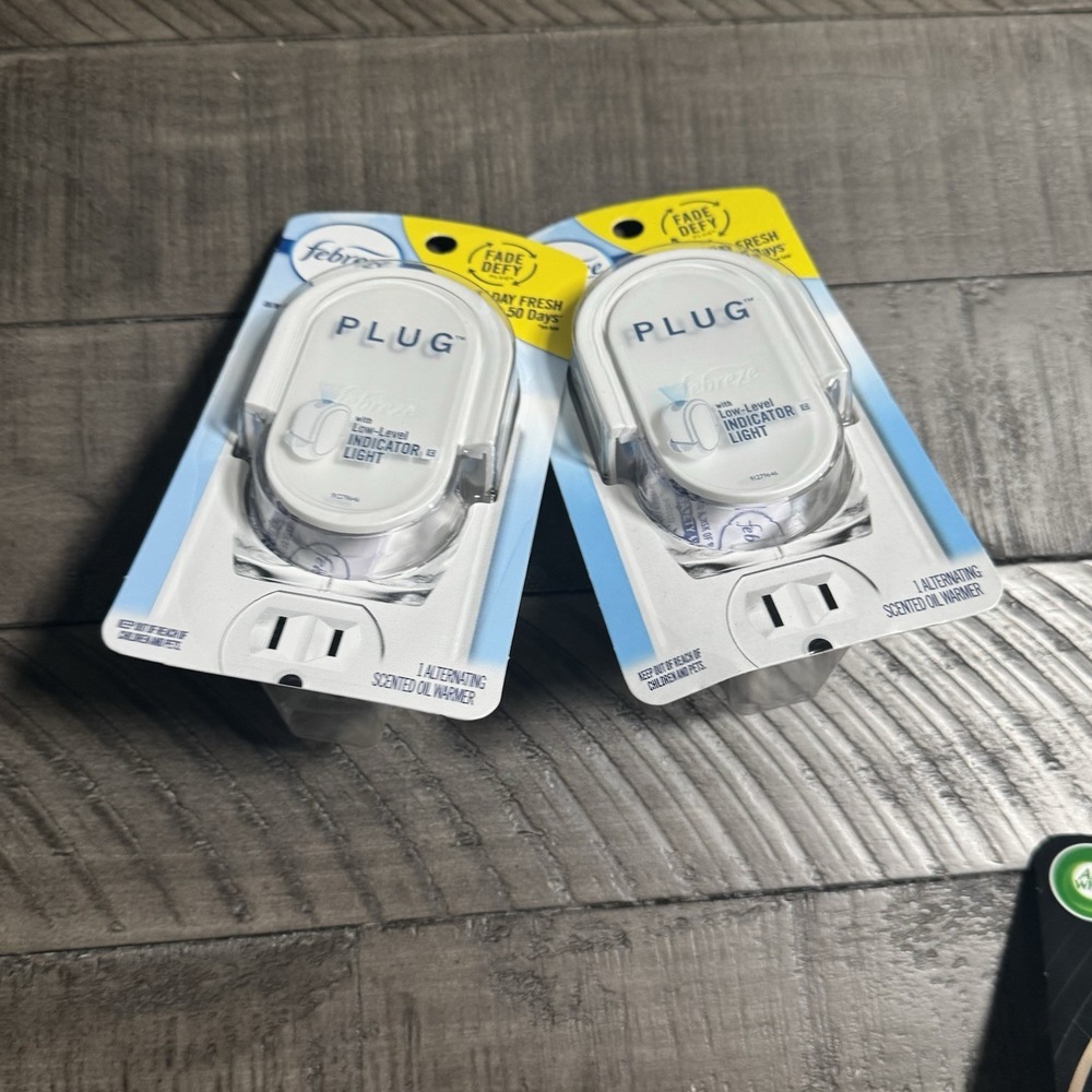 Febreze Plug In Air‎ Freshener Fade Defy Plugs, Scented Oil Warmer, (Pack of 2)